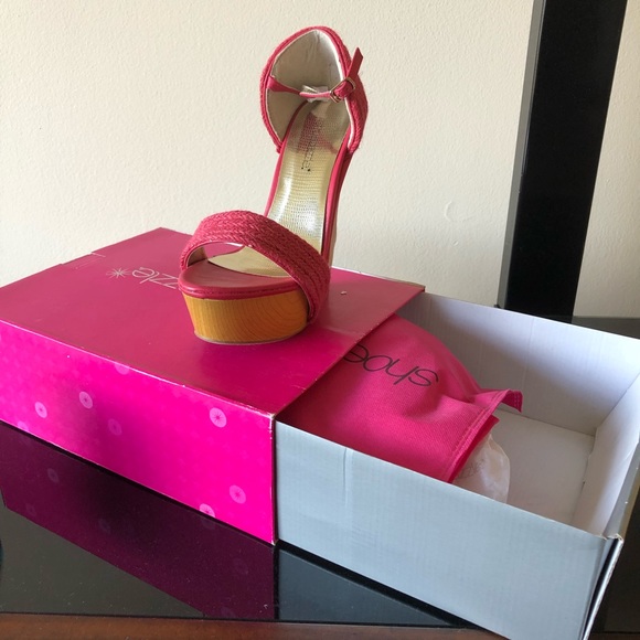 Pink sandal wedges - Picture 2 of 2
